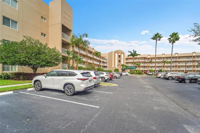 $289,900 | 7647 Southampton Terrace, Unit 403, Tamarac, FL 33321