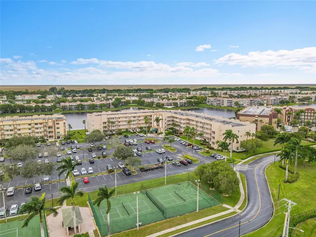 $289,900 | 7647 Southampton Terrace, Unit 403, Tamarac, FL 33321