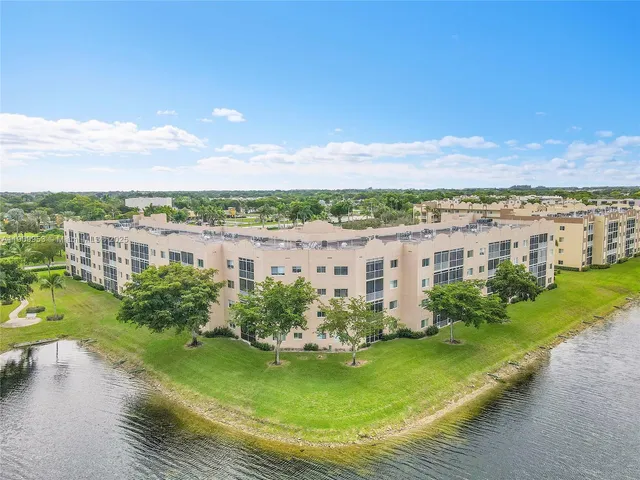 $289,900 | 7647 Southampton Terrace, Unit 403, Tamarac, FL 33321