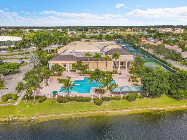 $289,900 | 7647 Southampton Terrace, Unit 403, Tamarac, FL 33321