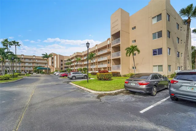 $289,900 | 7647 Southampton Terrace, Unit 403, Tamarac, FL 33321