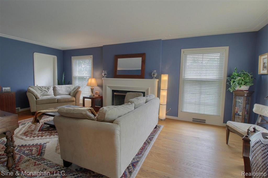 1354 Whittier Road Grosse Pointe Park, MI 48230 - Photo 3 of 40