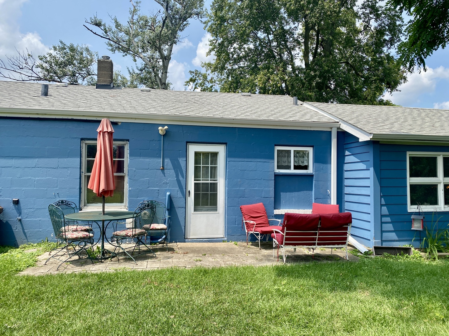 6845 Willow Springs Road Countryside, IL 60525 - Photo 15 of 16 a backyard of a house with outdoor seating