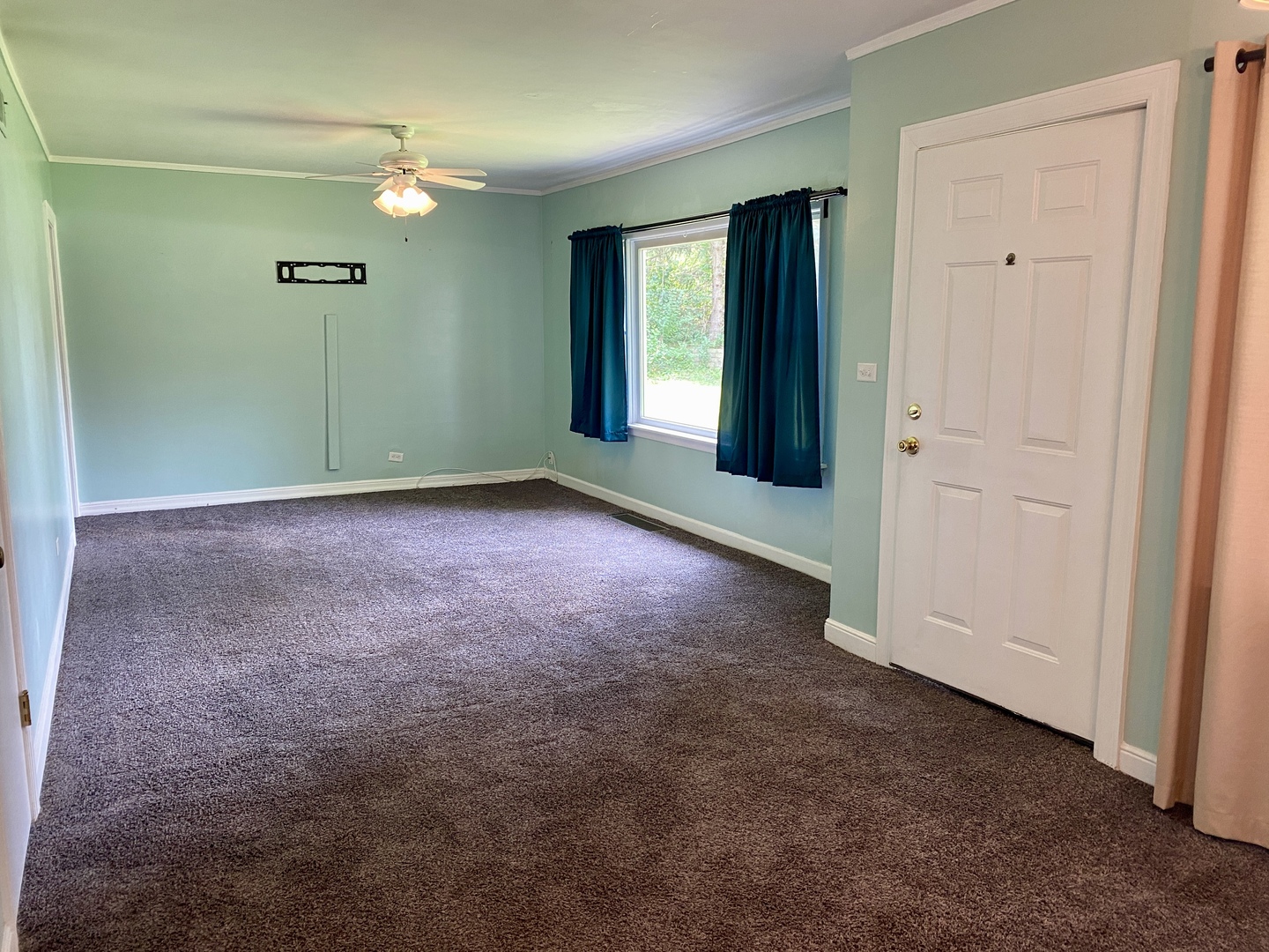 6845 Willow Springs Road Countryside, IL 60525 - Photo 3 of 16 an empty room with windows and closet