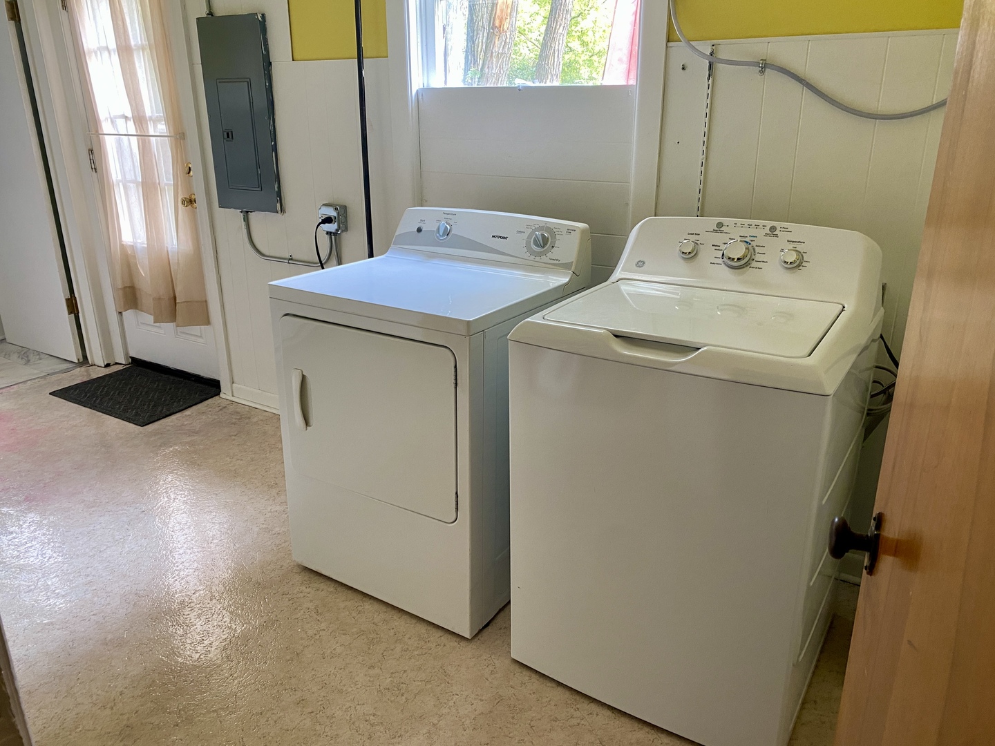 6845 Willow Springs Road Countryside, IL 60525 - Photo 9 of 16 a utility room with dryer and washer