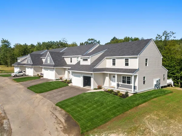 $654,900 | 75 Driftwood Circle, Unit 29, Sandown, NH 03873