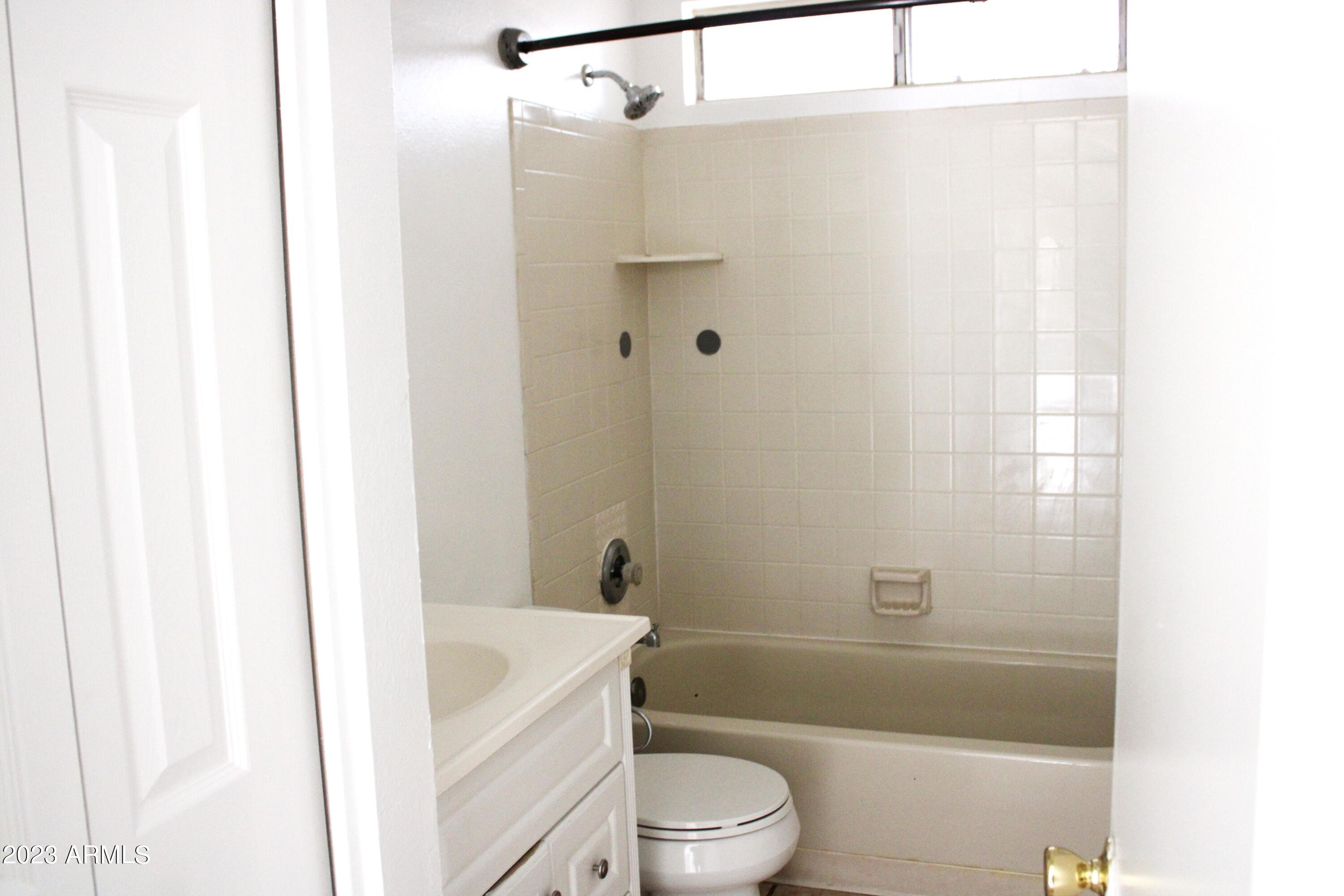 8111 West Wacker Road, Unit 6 Peoria, AZ 85381 - Photo 7 of 16 IMG_1245