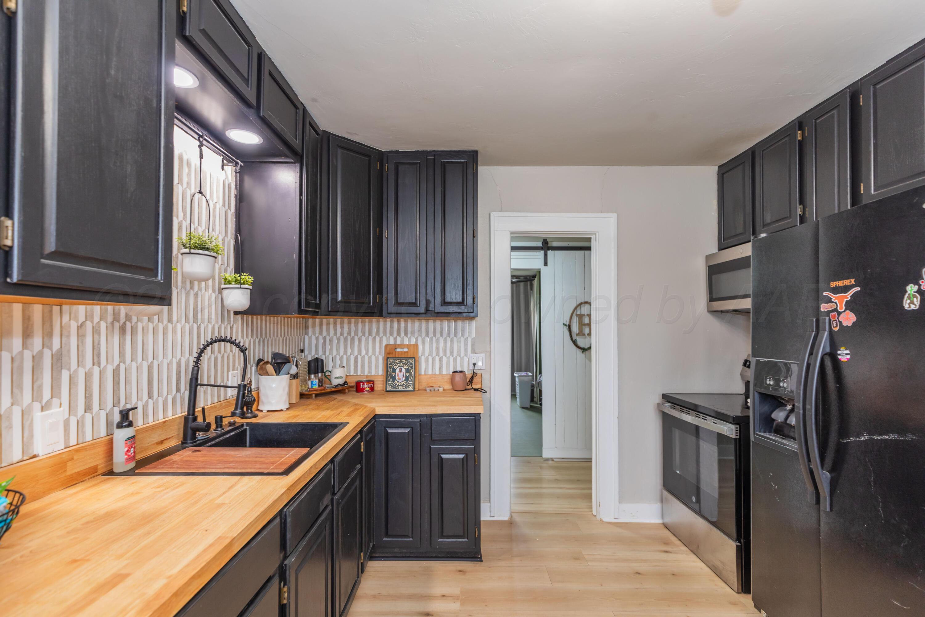 313 High Street Claude, TX 79019 - Photo 18 of 36 KITCHEN VIEW 5