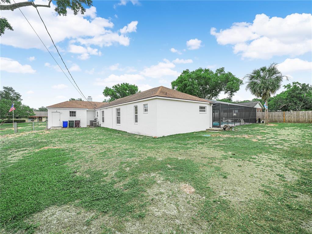 4615 Kings Point Court Lakeland, FL 33813 - Photo 38 of 41 a view of a white house next to a yard with big trees