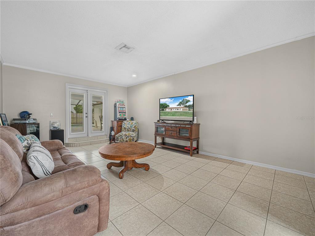 4615 Kings Point Court Lakeland, FL 33813 - Photo 5 of 41 a living room with furniture