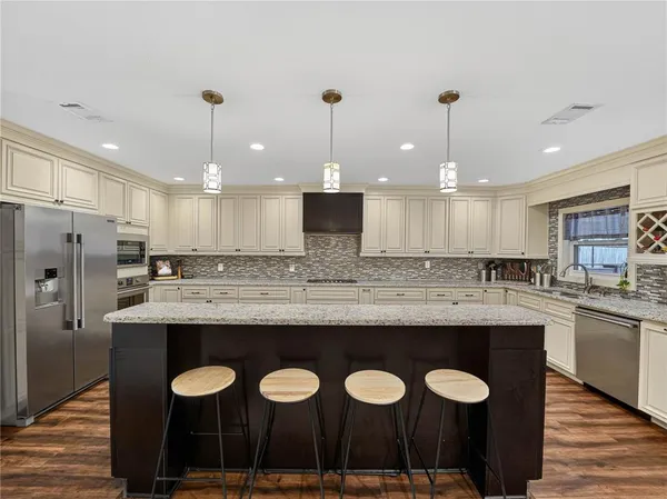 $575,000 | 4615 Kings Point Court, Lakeland, FL 33813
