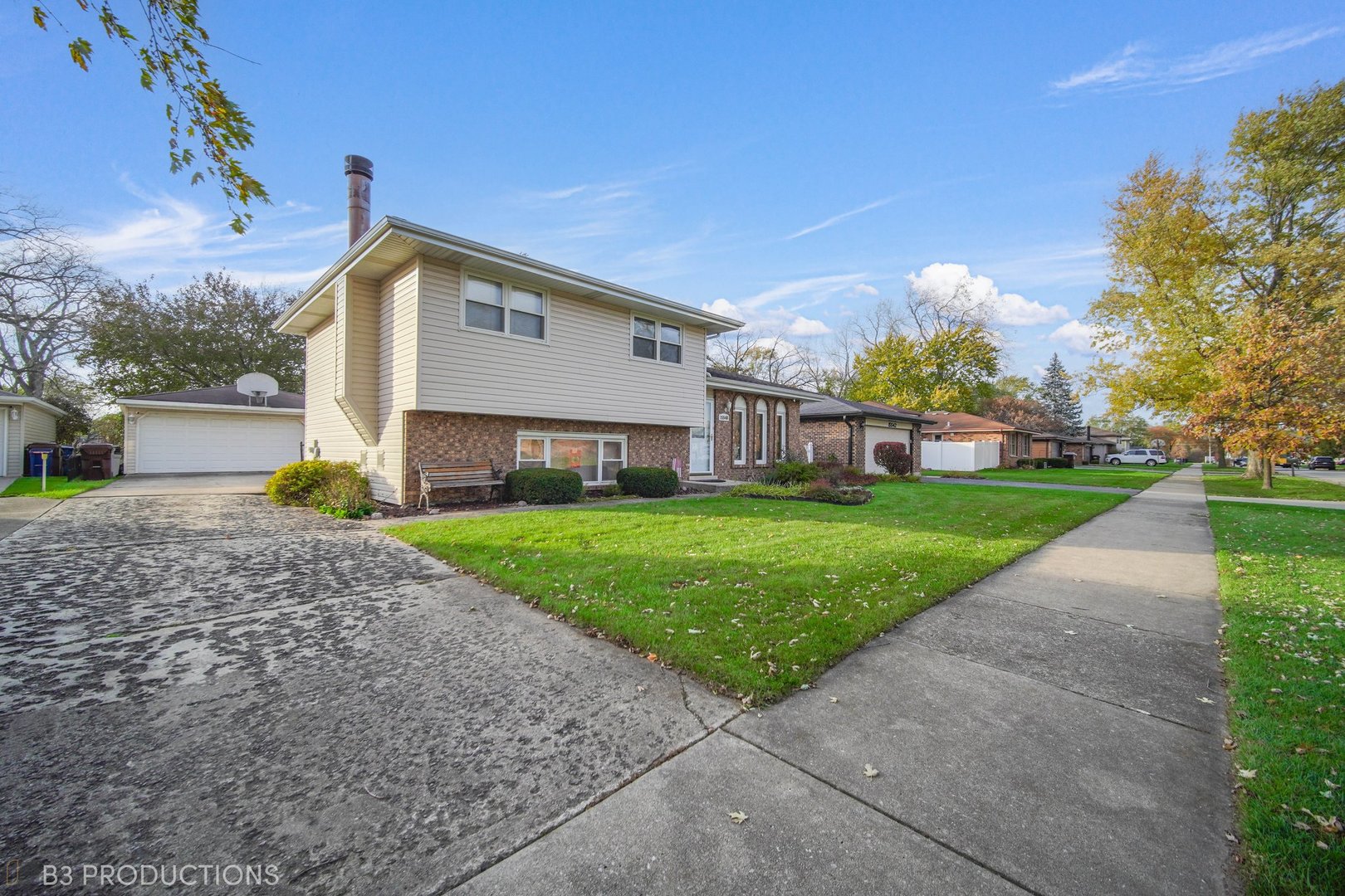15548 Long Avenue Oak Forest, IL 60452 - Photo 15 of 15 a front view of a house with garden