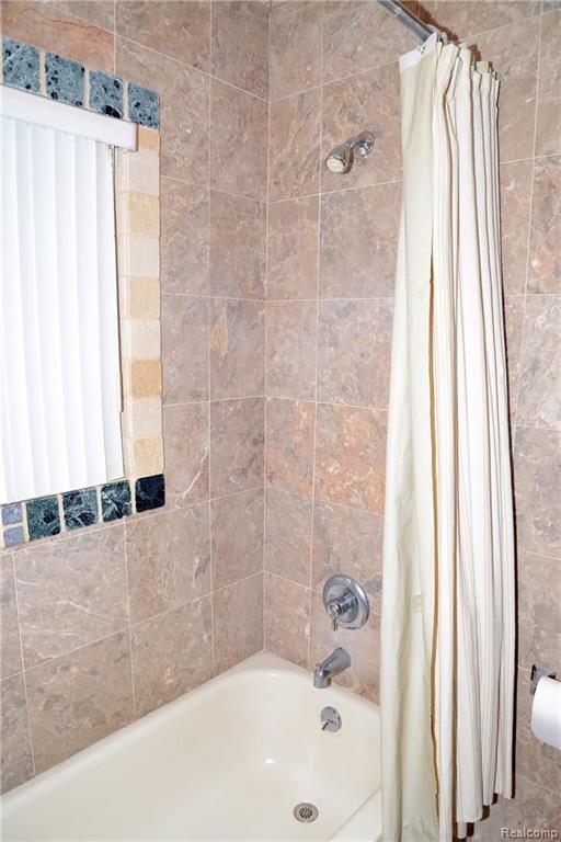 2215 West Auburn Road Rochester Hills, MI 48309 - Photo 26 of 34