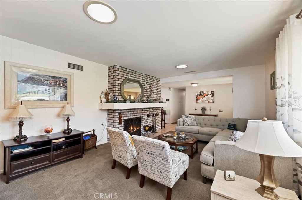 5296 Bronson Way Riverside, CA 92506 - Photo 12 of 46