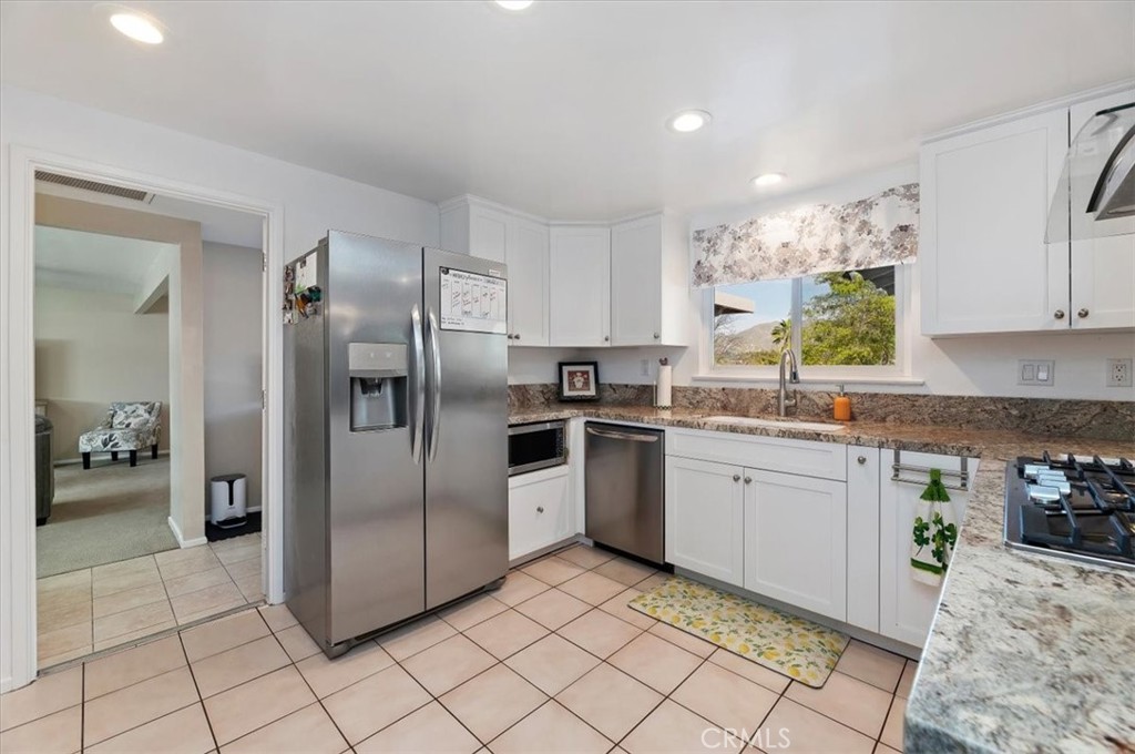 5296 Bronson Way Riverside, CA 92506 - Photo 17 of 46