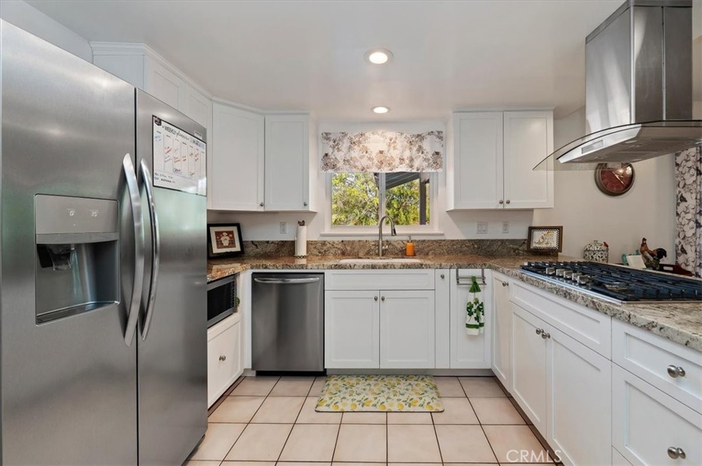 5296 Bronson Way Riverside, CA 92506 - Photo 18 of 46