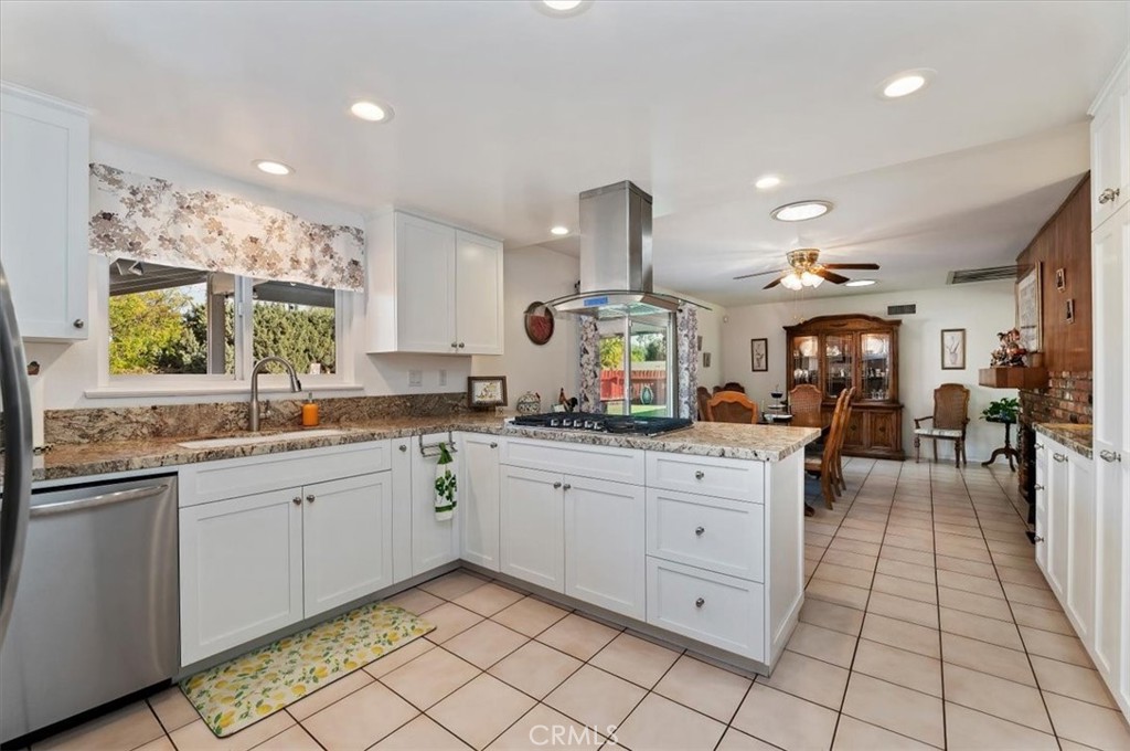 5296 Bronson Way Riverside, CA 92506 - Photo 19 of 46