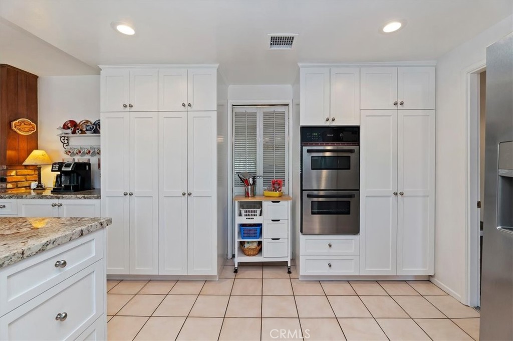 5296 Bronson Way Riverside, CA 92506 - Photo 20 of 46