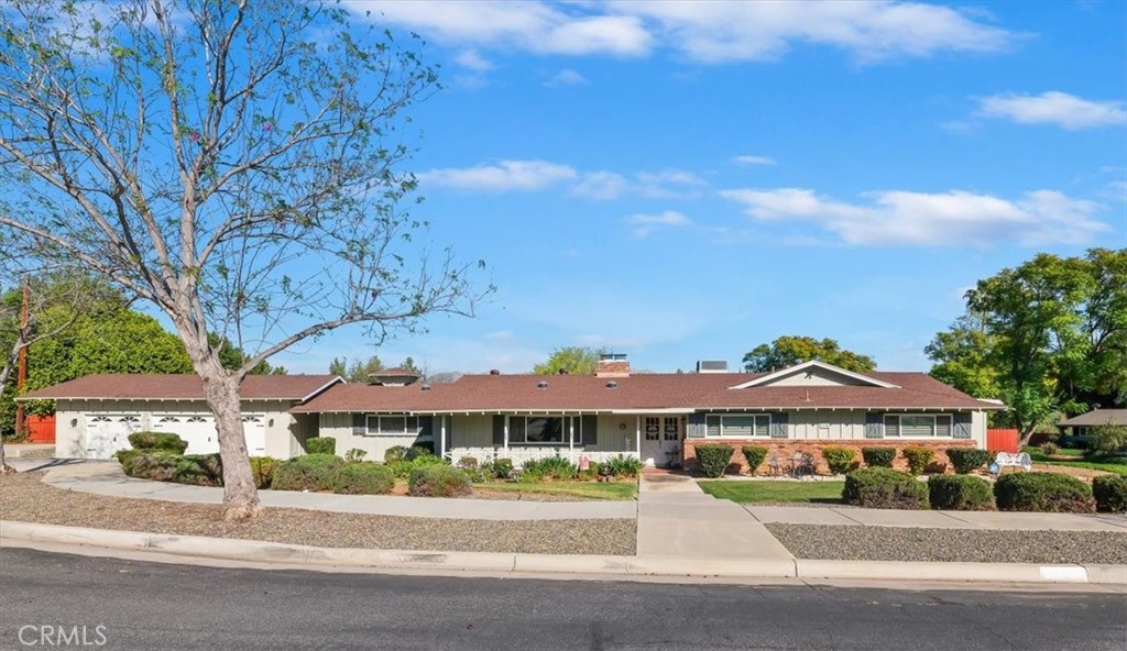 5296 Bronson Way Riverside, CA 92506 - Photo 4 of 46