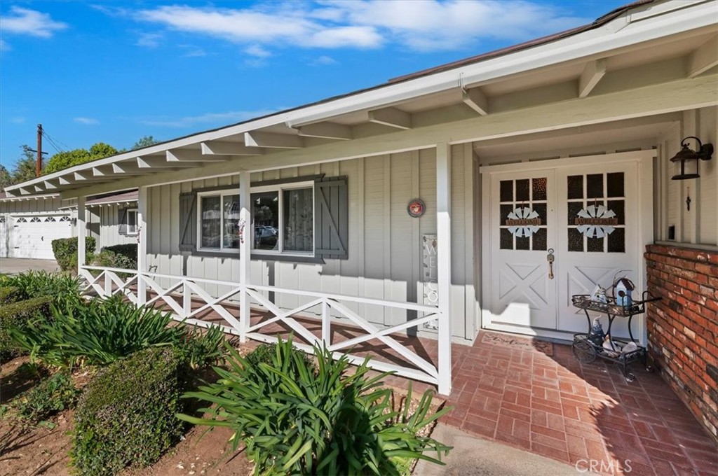 5296 Bronson Way Riverside, CA 92506 - Photo 6 of 46