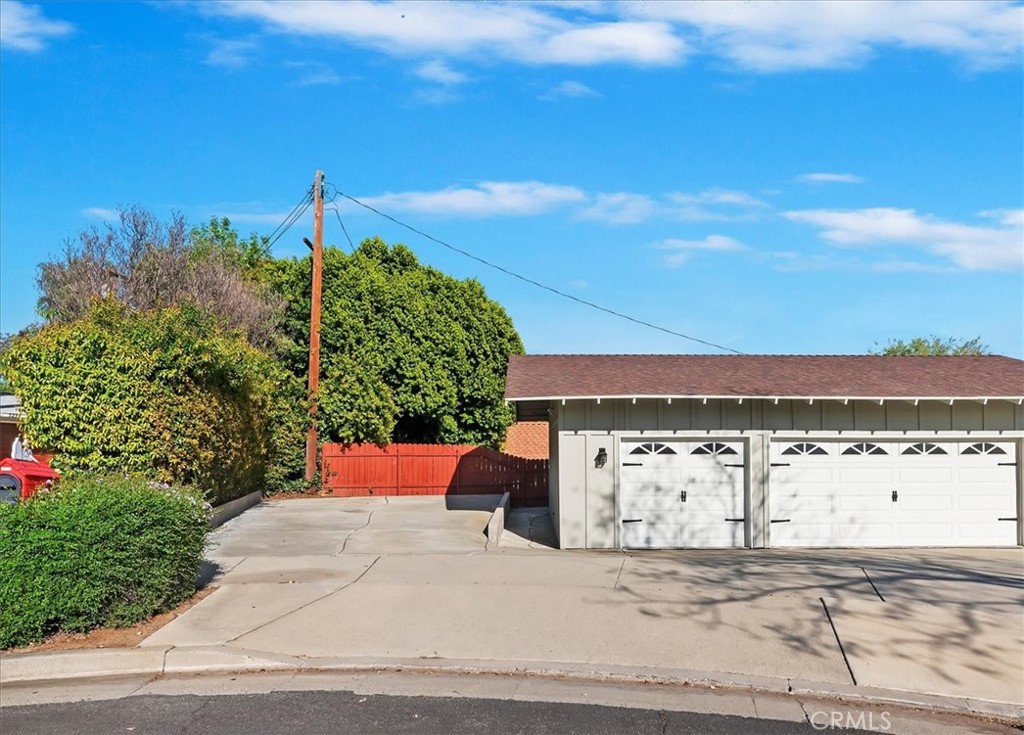 5296 Bronson Way Riverside, CA 92506 - Photo 7 of 46