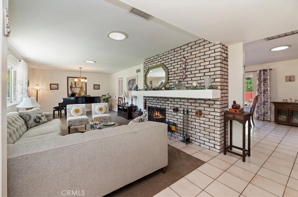 5296 Bronson Way Riverside, CA 92506 - Photo 9 of 46