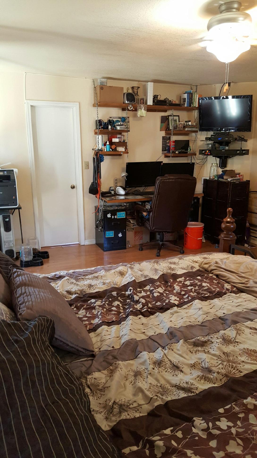 22712 Mariposa Road Tehachapi, CA 93561 - Photo 20 of 21 a living room filled with furniture and a flat screen tv