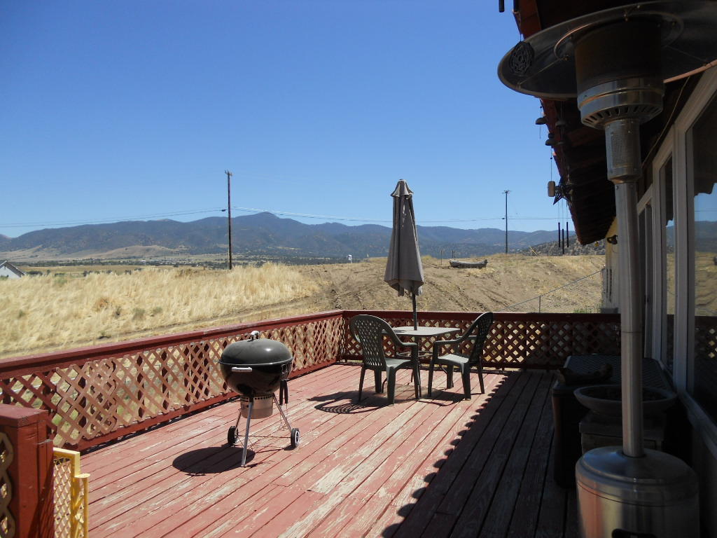 22712 Mariposa Road Tehachapi, CA 93561 - Photo 8 of 21 a view of a balcony with wooden floor and outdoor seating