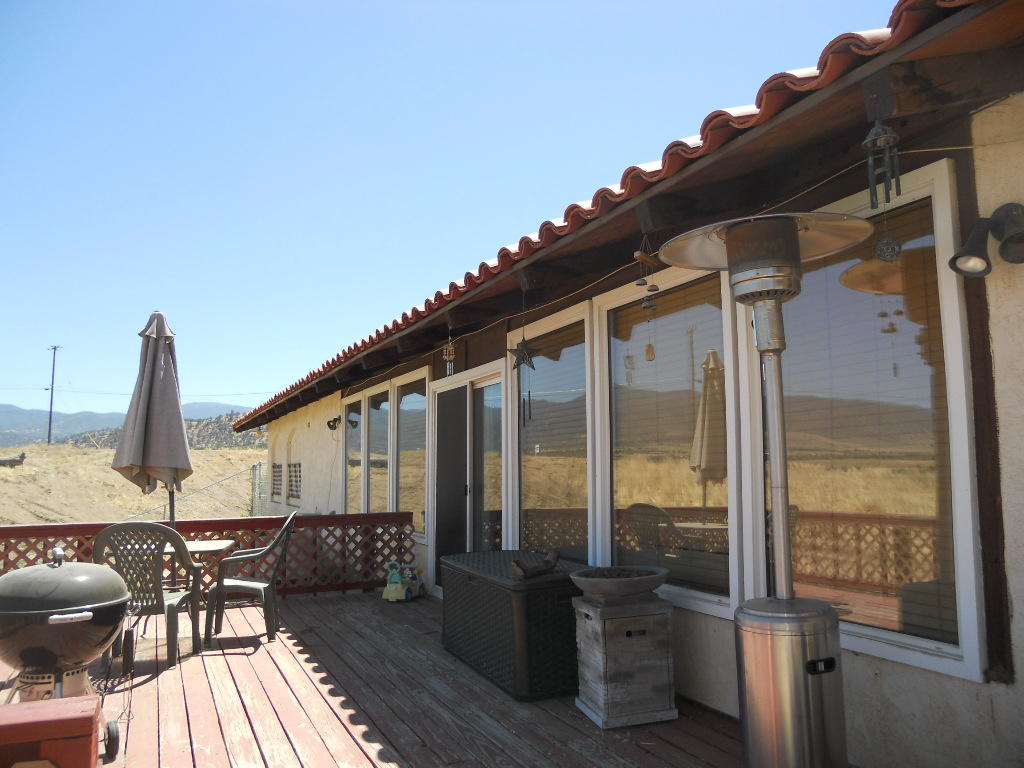 22712 Mariposa Road Tehachapi, CA 93561 - Photo 9 of 21 a view of deck with table and chairs and wooden floor