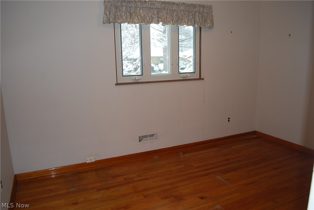 7320 Oakwood Road Parma, OH 44130 - Photo 18 of 24