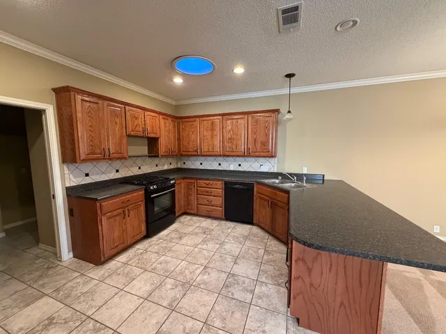 $1,450 | 6128 79th Street, Unit B, Lubbock, TX 79424