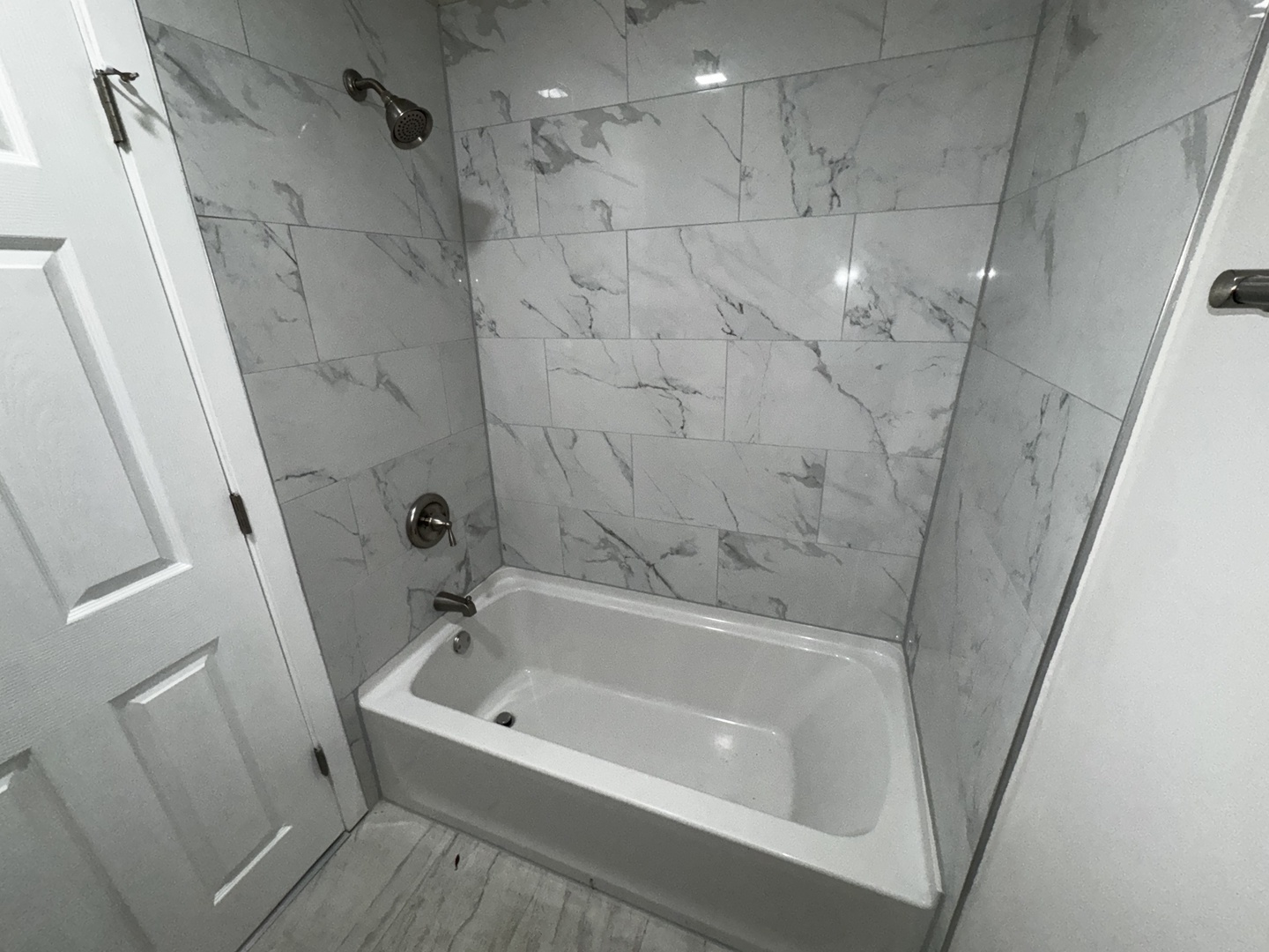 722 East Indiana Street Wheaton, IL 60187 - Photo 5 of 10 a bathroom with a bathtub