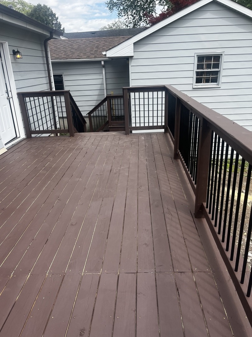 722 East Indiana Street Wheaton, IL 60187 - Photo 9 of 10 a view of wooden deck