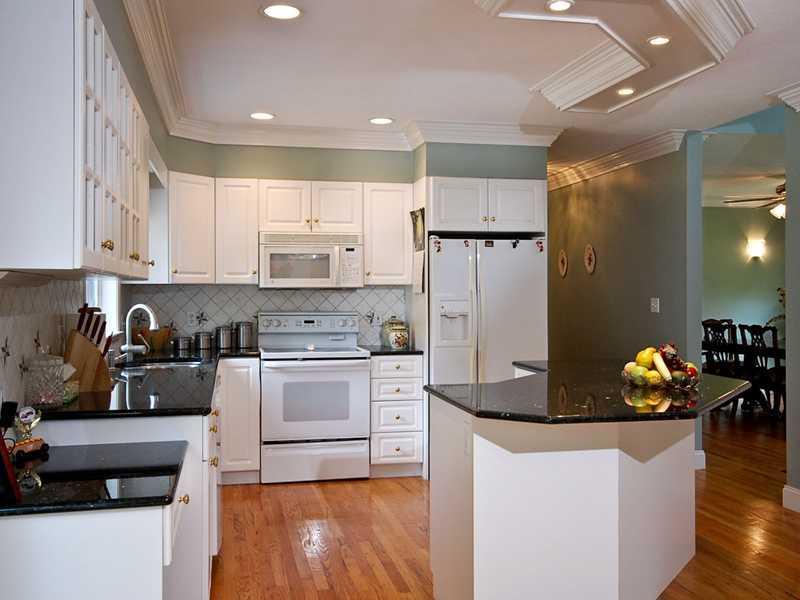 7 Evergreen Farms Road Scarborough, ME 04074 - Photo 2 of 6 Kitchen.