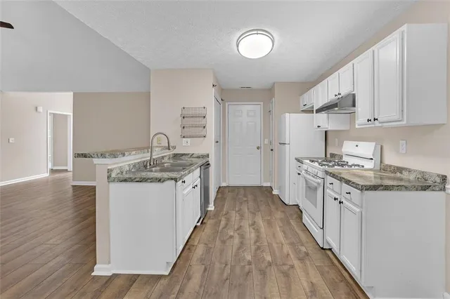 $1,895 | 1315 Sweetwater Court, McDonough, GA 30253