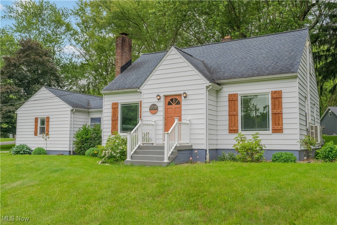 5728 Dailey Road New Franklin, OH 44319 - Photo 2 of 33