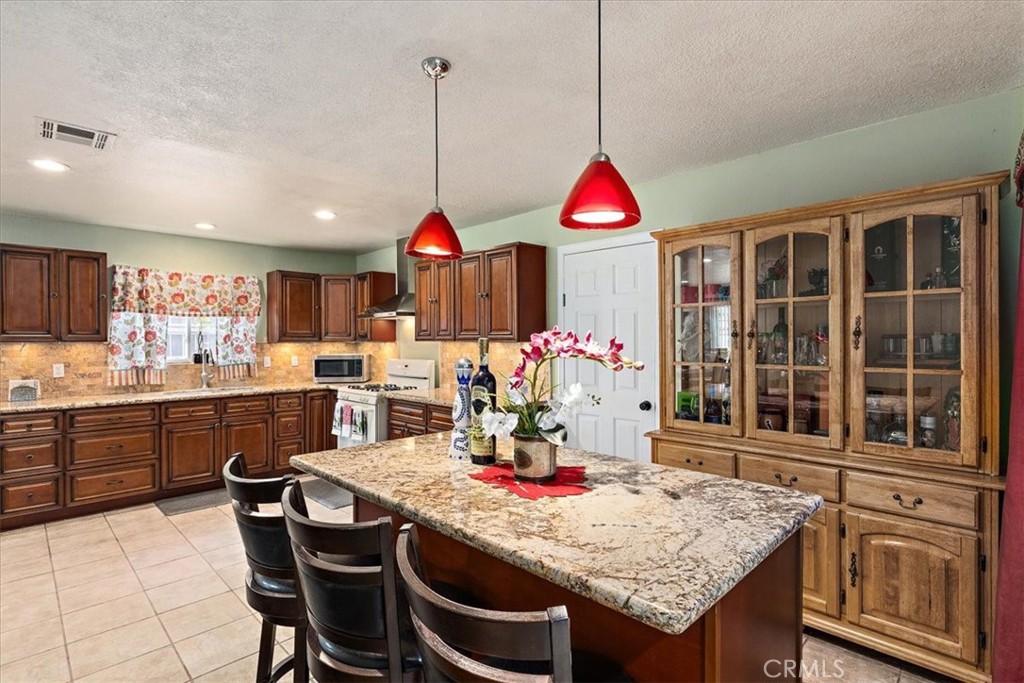 2914 West Wilson Street Banning, CA 92220 - Photo 2 of 31 a room that has a table and chairs in it