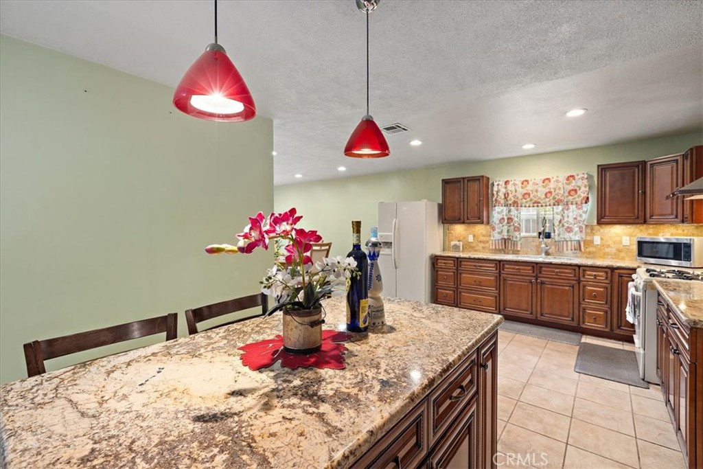 2914 West Wilson Street Banning, CA 92220 - Photo 5 of 31