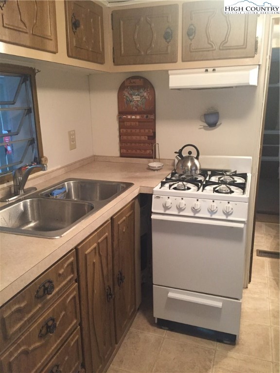 429 Windridge Road Newland, NC 28657 - Photo 6 of 9 Gallery Image 6