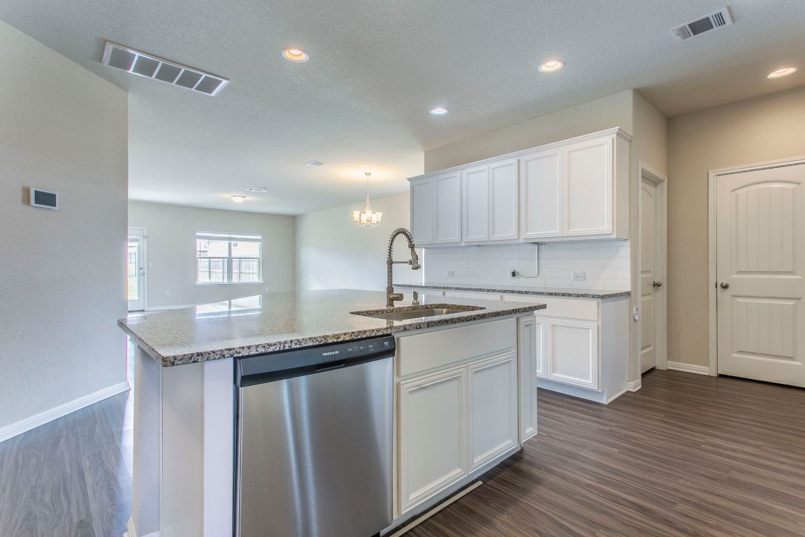 313 Bremen Street Georgetown, TX 78626 - Photo 11 of 29