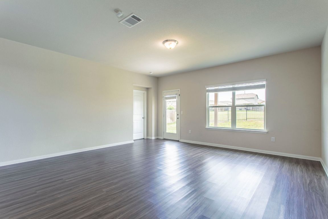 313 Bremen Street Georgetown, TX 78626 - Photo 6 of 29