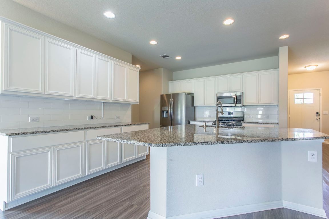 313 Bremen Street Georgetown, TX 78626 - Photo 9 of 29