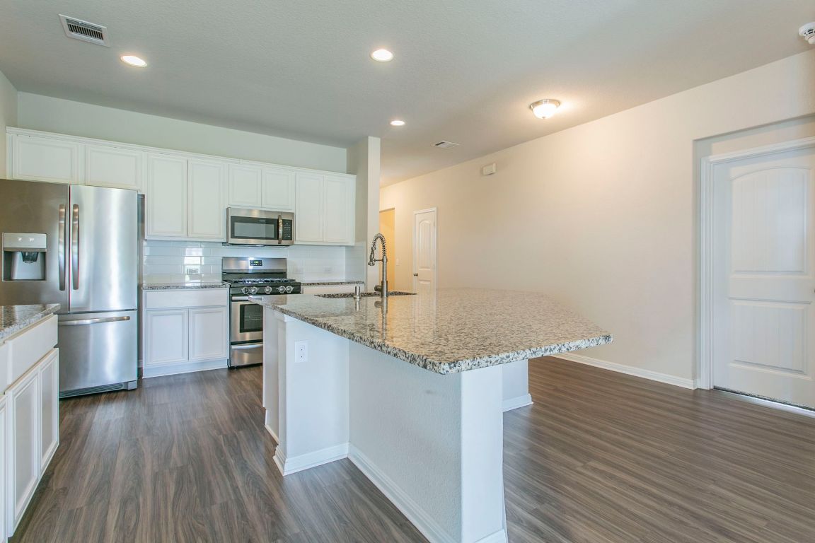 313 Bremen Street Georgetown, TX 78626 - Photo 10 of 29