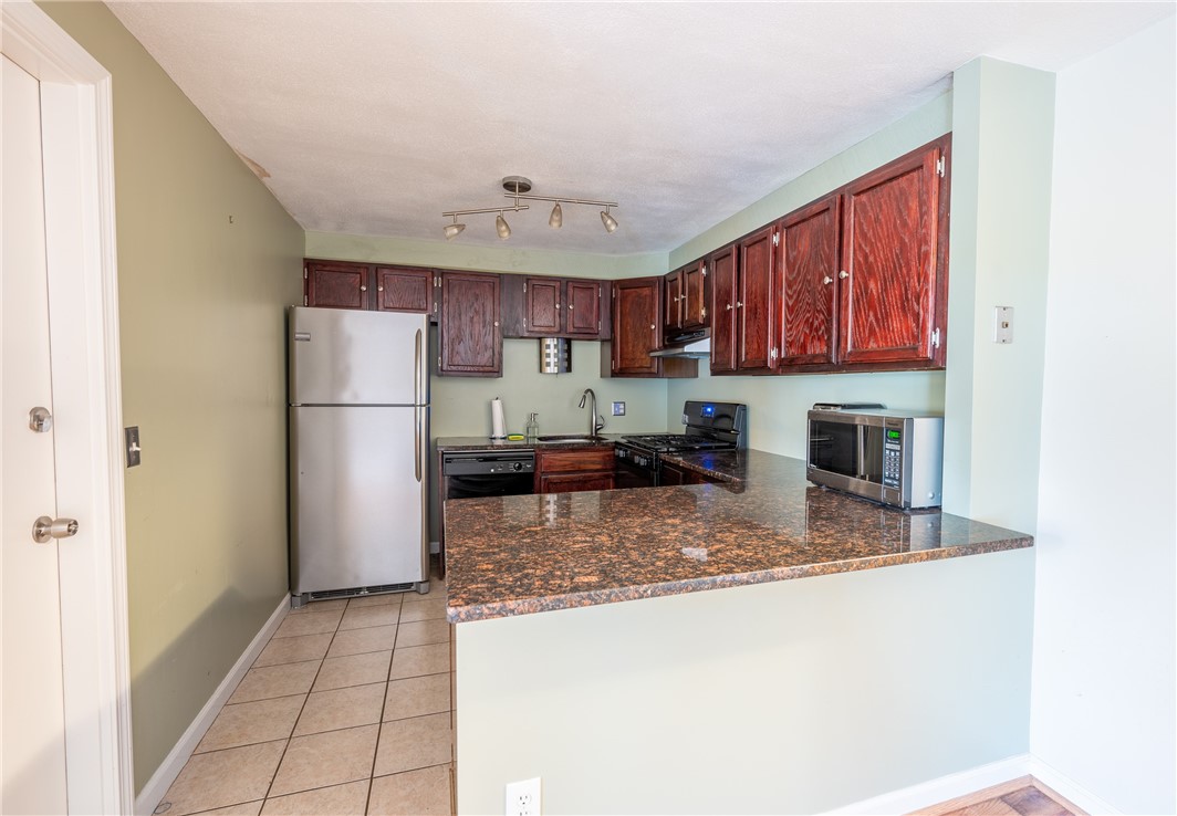 7 Wake Robin Road, Unit 311 Lincoln, RI 02865 - Photo 5 of 12