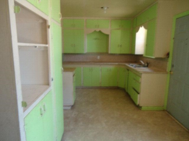 206 16th Street Levelland, TX 79336 - Photo 3 of 8 a bathroom with a sink and a mirror