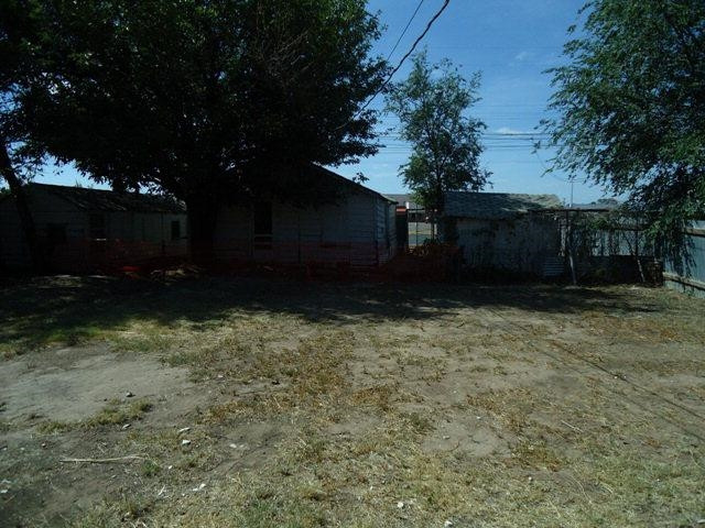 206 16th Street Levelland, TX 79336 - Photo 8 of 8 a backyard of a house