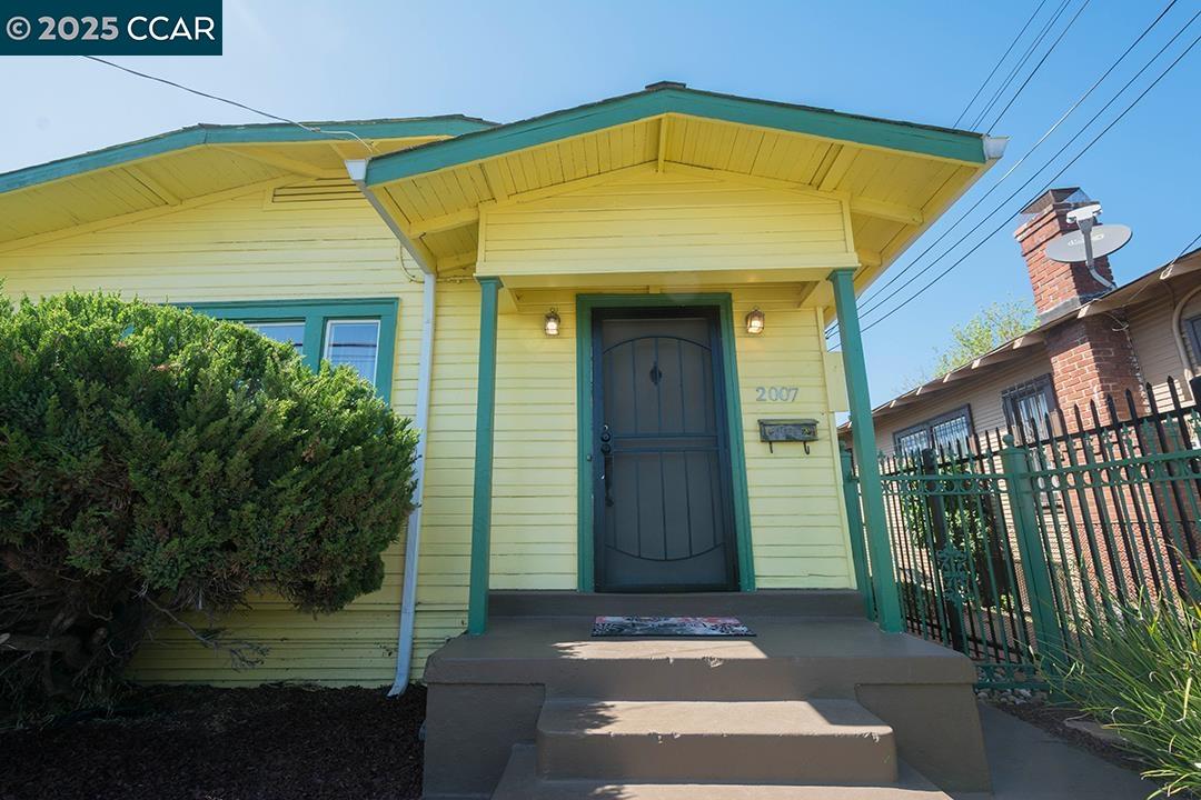 Melrose Heights Oakland, CA 94621 - Photo 3 of 34 a view of a house with a small yard