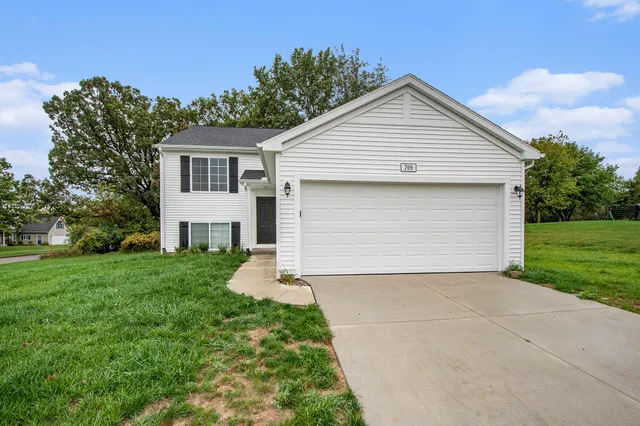 $299,900 | 709 Skyview Trail, Ionia, MI 48846
