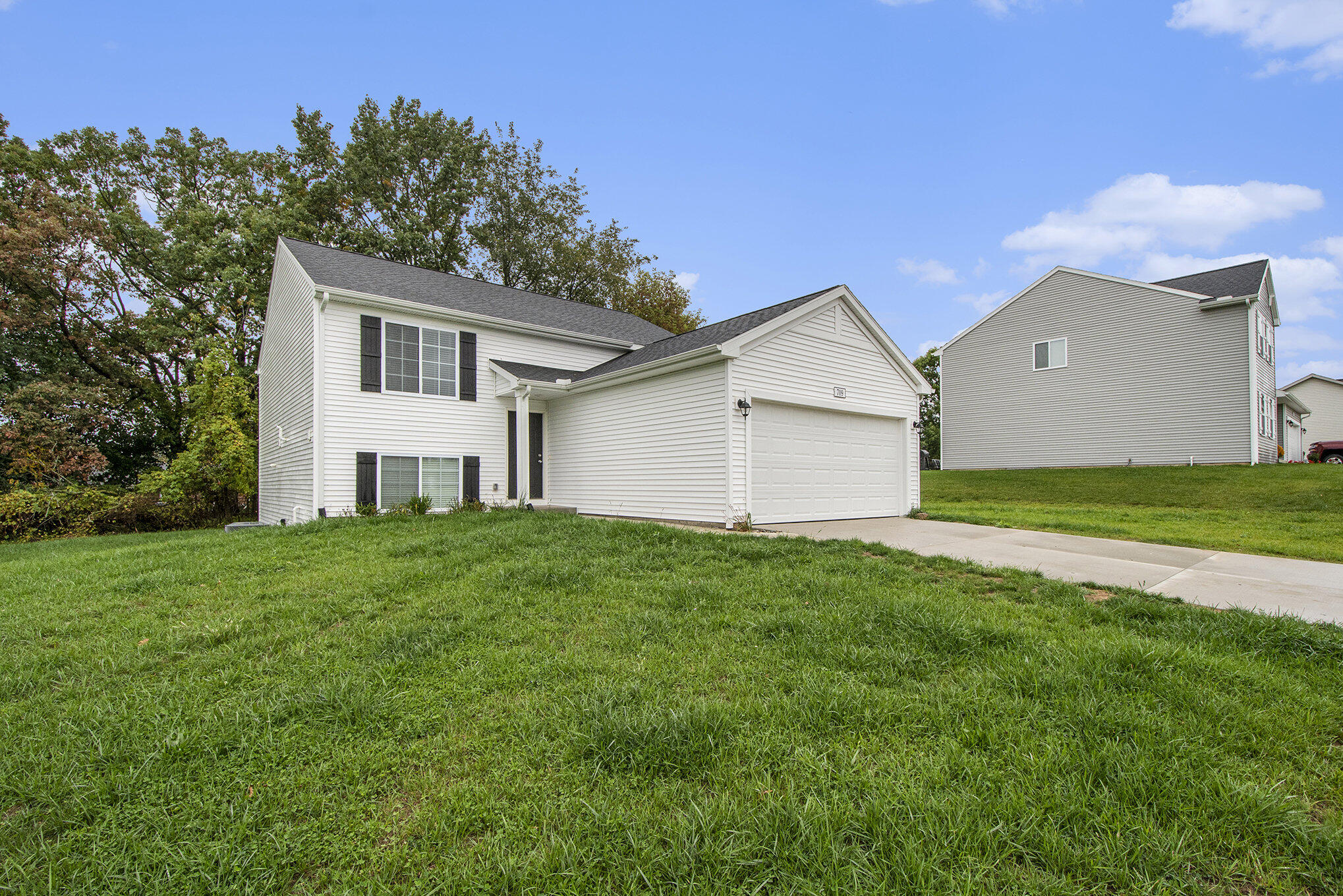 709 Skyview Trail Ionia, MI 48846 - Photo 5 of 28 TBR001-i2060-Exterior3