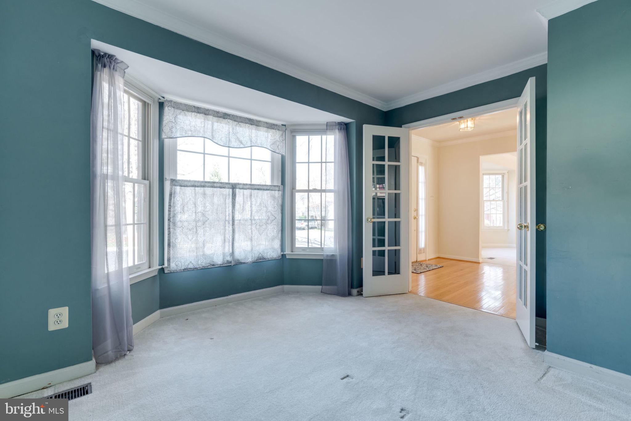 8111 Ridge Creek Way Springfield, VA 22153 - Photo 4 of 43 Office/Study w/Bay Window